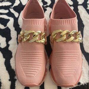 Freewalk Foam Pink Knit Sneakers with Gold-Tone Chain Sz 9
